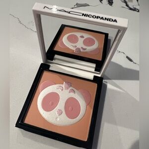 MAC Cosmetics Colour Me Nico Gleamer Powder